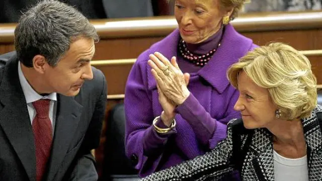 Zapatero y las dos vicepresidentas, De la Vega y Salgado, tras el anuncio del plan de ajuste.
