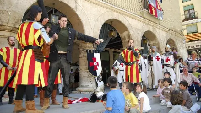 Una de las exhibiciones de la vida militar medieval.