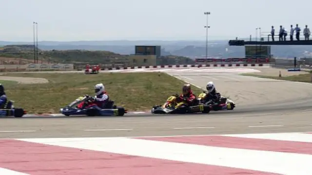 Un momento de la segunda prueba del Campeonato de Aragón de karting que se disputó ayer en Motorland.