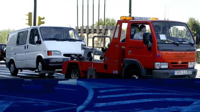 La grúa retira un vehículo en Zaragoza