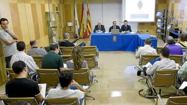 Exposición del plan del Consejo de Administración ante los periodistas convocados en la sede del club.