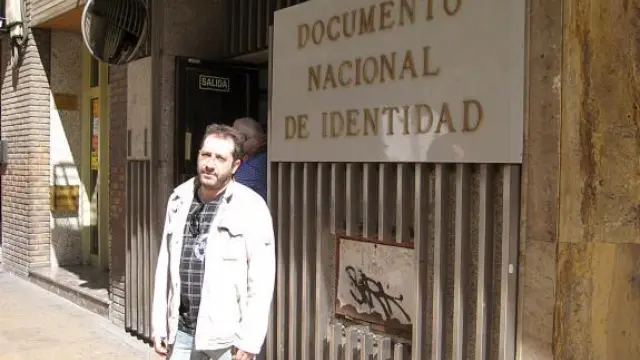 José Miguel García, ayer, ante la comisaría del Paseo de Teruel.