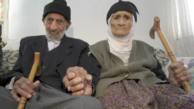 En enero de este año, el matrimonio formado por Abdullah y Elif Edigüzel, de 112 y 110 años, respectivamente, cumplía 90 años