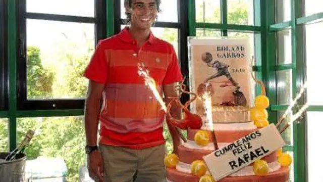 Rafa Nadal celebró ayer en Roland Garros su 24 cumpleaños.