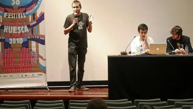 Orencio Boix presentó ayer en la DPH a Marc Prades y Marc Anglés, de Venusplutón.com.