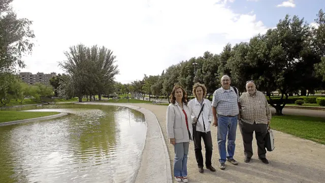 Isabel Aína, Charo Gómez, Manuel Crespo y Miguel Marco, en el parque de La Granja.