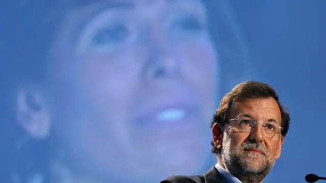Mariano Rajoy, ayer en Barcelona en la presentación de Alicia Sánchez Camacho (en pantalla).