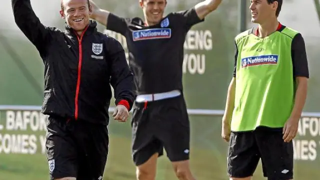 Rooney, Carrick y Barry, en un entrenamiento de Inglaterra.