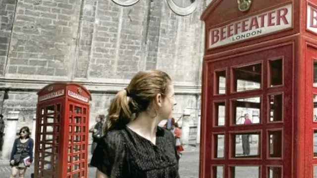 Cabañas telefónicas animan a llamar a Londres para promocionar una ginebra