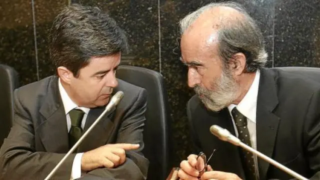 Luis Felipe y Fernando Elboj compartieron por última vez bancada en el salón de plenos del Ayuntamiento de Huesca. Uno y otro se dedicaron ayer elogios.