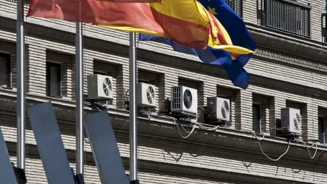 Máquinas de aire acondicionado en el Ayuntamiento de Zaragoza.