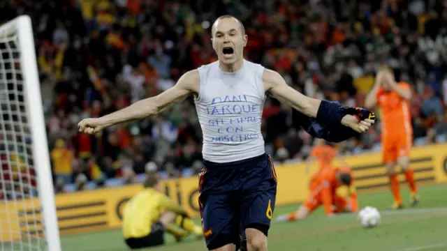 Iniesta celebra el gol que dio la victoria a España. El momento televisivo más visto del año
