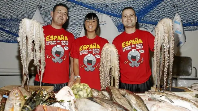 Raúl, Inma y Alfonso, de la pescadería Saturnino de Zaragoza.