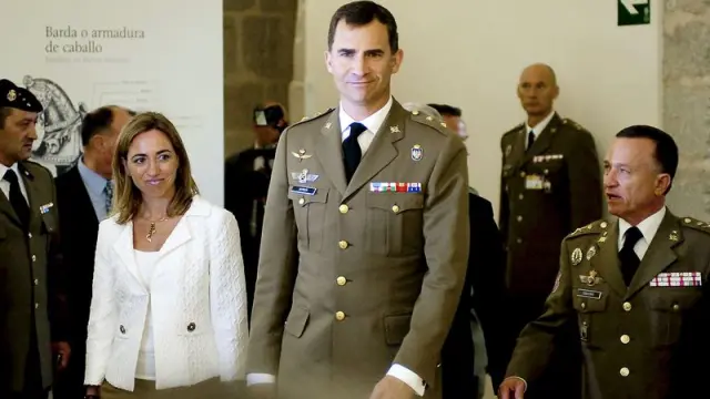 El Príncipe de Asturias, acompañado por la ministra de Defensa, Carme Chacón, en la inauguración del Museo del Ejército.