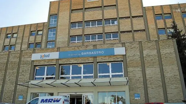 Fachada principal del Hospital de Barbastro, foto de archivo.