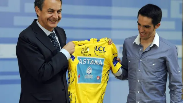Zapatero junto a Contador.