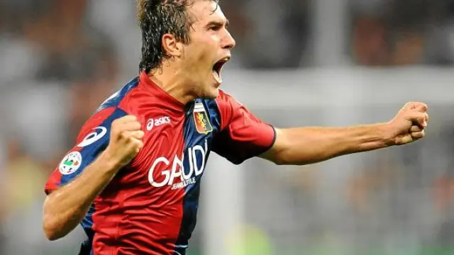 El ejeano Alberto Zapater, celebra uno de los goles que marcó en la Liga italiana con el Genoa.