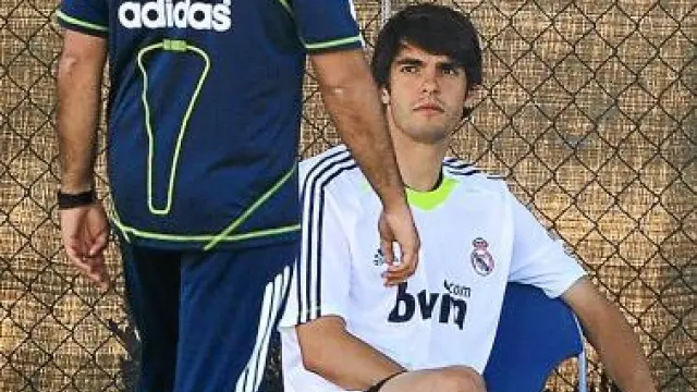 Mourinho conversa con Kaká, en un entrenamiento en Los Ángeles.