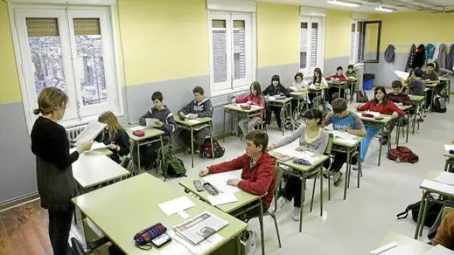 Alumnos del Miguel Catalán, durante una prueba de evaluación para medir su nivel.
