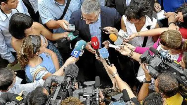 José Blanco, el sábado rodeado de periodistas.