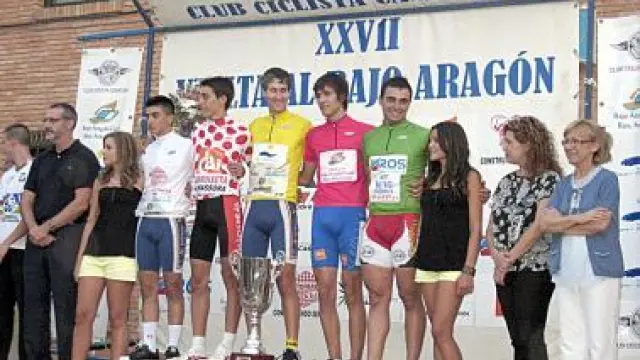 Podio final de la XXVII Vuelta al Bajo Aragón.