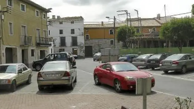 La plaza de España se ha convertido en un aparcamiento.