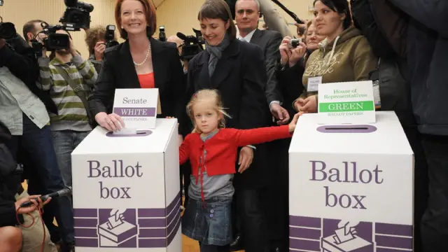 La primera ministra australiana vota junto a la ministra de Sanidad