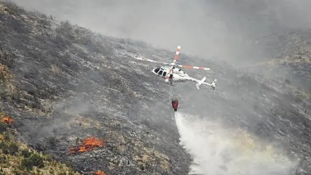 El incendio arrasó más de 7.000 hectáreas de monte y en su extinción colaboraron medios aéreos.