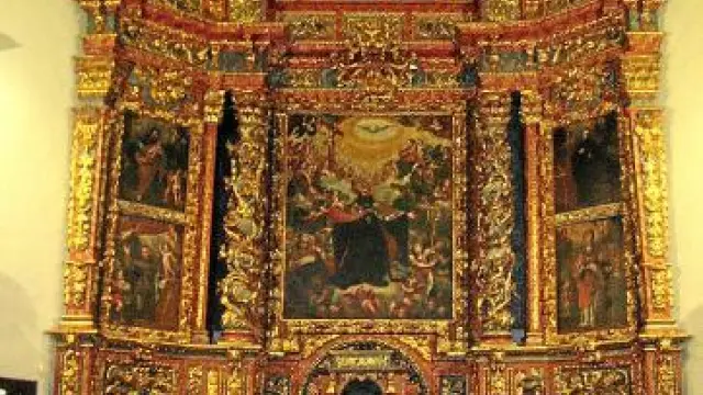 Vista del retablo restaurado.