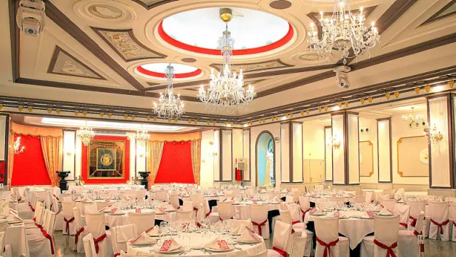 El salón de banquetes del restaurante Eliseos mantiene el ambiente de su época inicial.