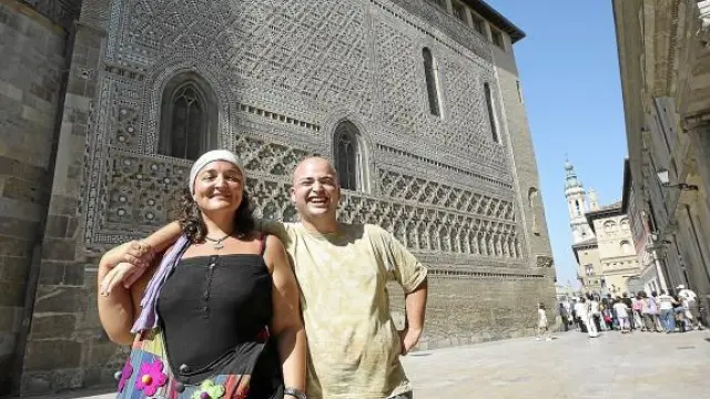 Los mallorquines Cristina Sampedro y Xisco Guarí, de visita en Zaragoza.