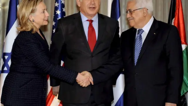 El primer ministro israelí, Benjamín Netanyahu, el presidente palestino, Mahmud Abás, y la secretaria de Estado de EE. UU, Hillary Clinton