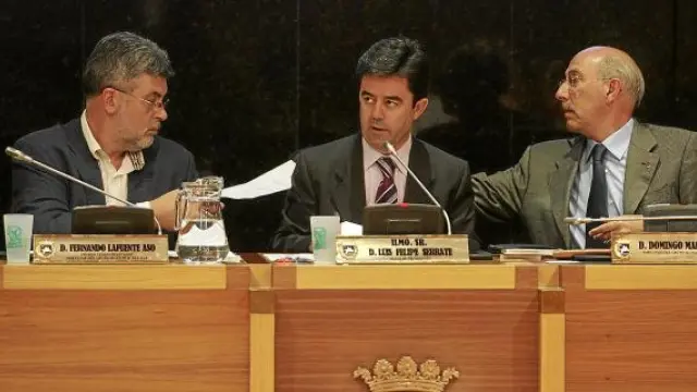 De izquierda a derecha, Fernando Lafuente, Luis Felipe y Domingo Malo durante el último pleno.
