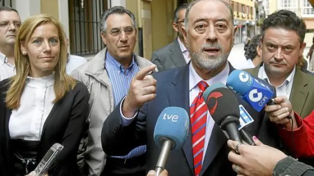 El alcalde de Oviedo, Gabino de Lorenzo, tras la reunión de los populares asturianos.