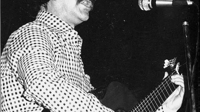 José Antonio Labordeta, en un concierto de 1975.