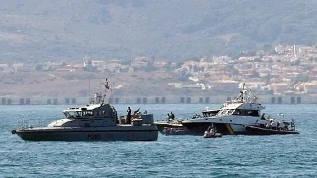 Una patrullera de la Guardia Civil interceptada por la Policía gibraltareña