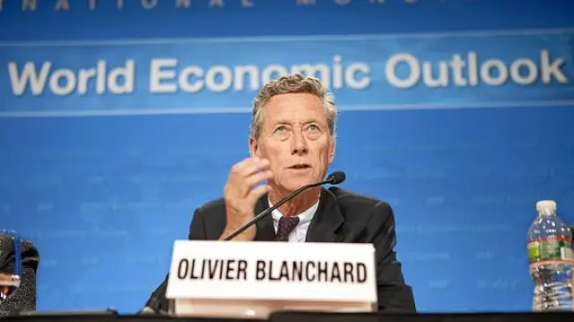 Olivier Blanchard, economista jefe del FMI, en la presentación del informe, ayer en Washington.