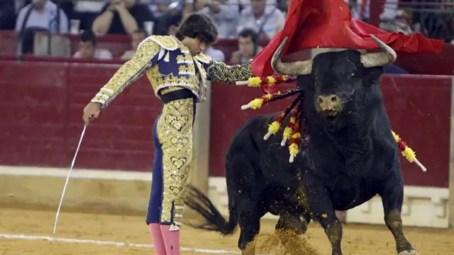 Curro Díaz, con su segundo toro