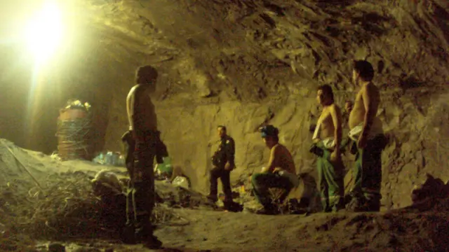 Imágenes del interior del pozo durante el rescate de los mineros