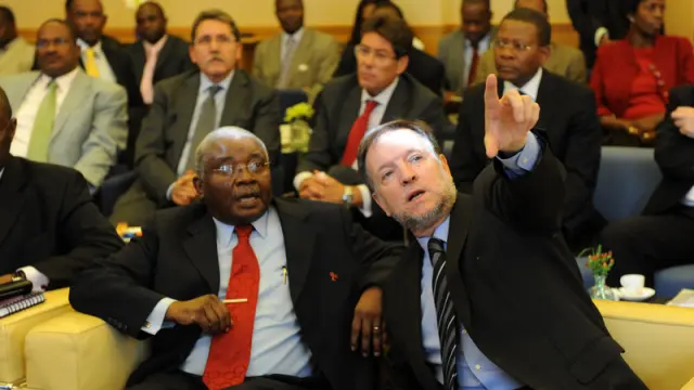 El presidente mozambiqueño junto a Marcelino Iglesias
