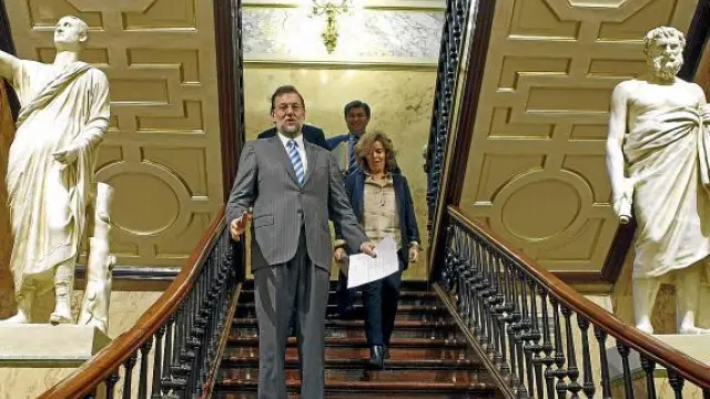 Mariano Rajoy y Soraya Sáenz de Santamaría, antes de la rueda de prensa en el Congreso.