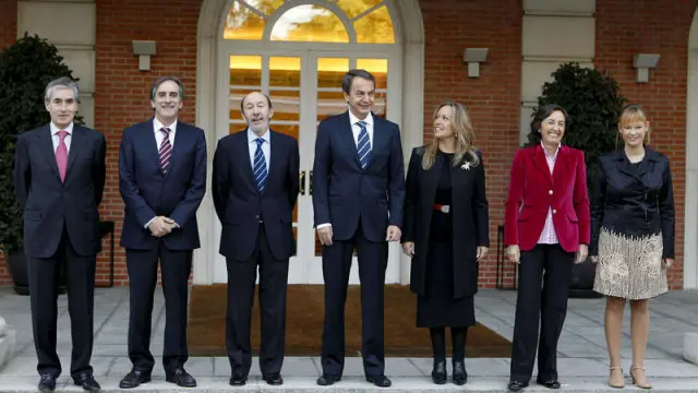Zapatero, con los nuevos ministros de su Ejecutivo