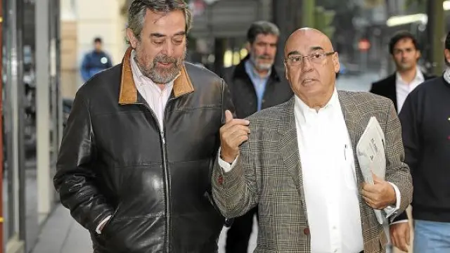 Juan Alberto Belloch, ayer, en Madrid, junto al presidente del Senado, Javier Rojo.