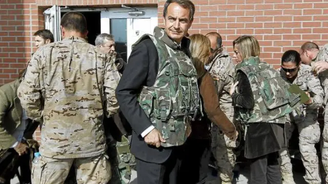 Zapatero, junto a Chacón, en su reciente visita a Afganistán