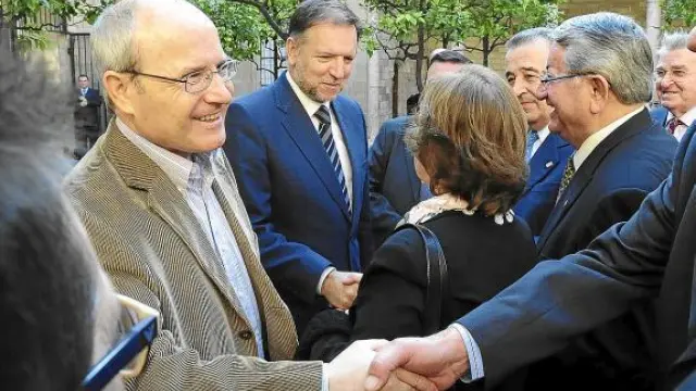 Montilla e Iglesias saludan a los representantes de casas y centros aragoneses en Cataluña.