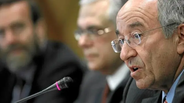 Foto de archivo del gobernador del Banco de España, Fernández Ordoñez, junto a representantes del BCE.
