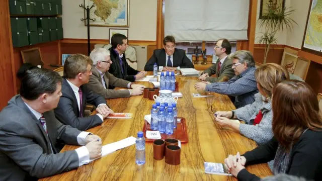 Reunión de Aliaga con representantes municipios mineros.