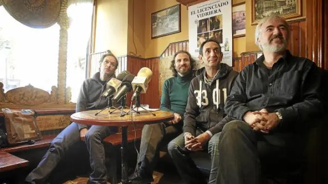 Javier Aranda, Carlos Martín, José Luis Esteban y Alfonso Plou, ayer, en el bar El Licenciado Vidriera.