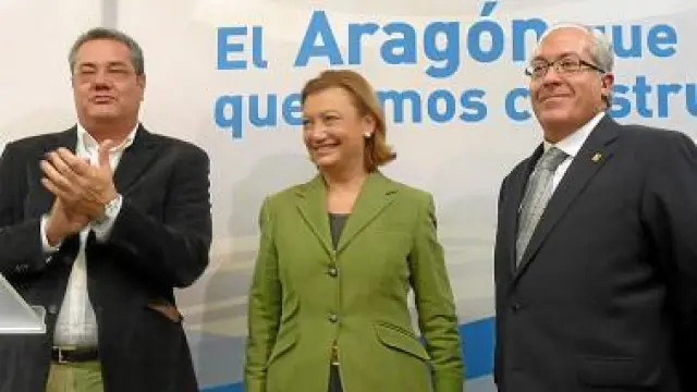 Antonio Torres, Luisa Fernanda Rudi y Víctor Barrio, ayer en Jaca.