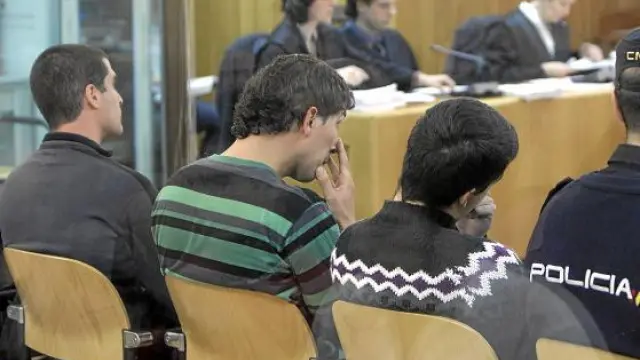 Goikoetxea (centro), junto a Gutiérrez y Cotano, durante el juicio contra ellos.